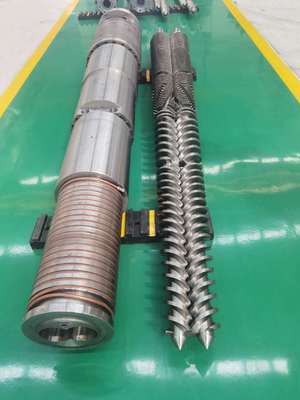 Độ cứng vít HRC 58-62 và độ cứng nitriding 950-1050HV cho hệ thống vít song song nón